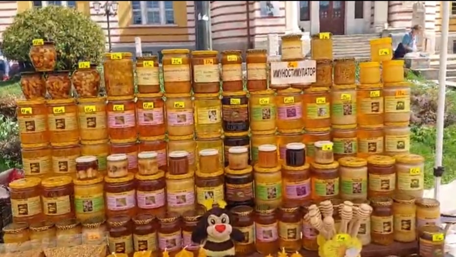 Пролетен пазар на пчелни продукти (видео)