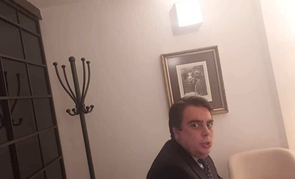 Асен Василев изхарчил над 1200 лева държавни пари за обяд (Видео)