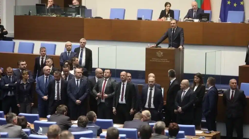 „Хор ли ще пее в парламента“