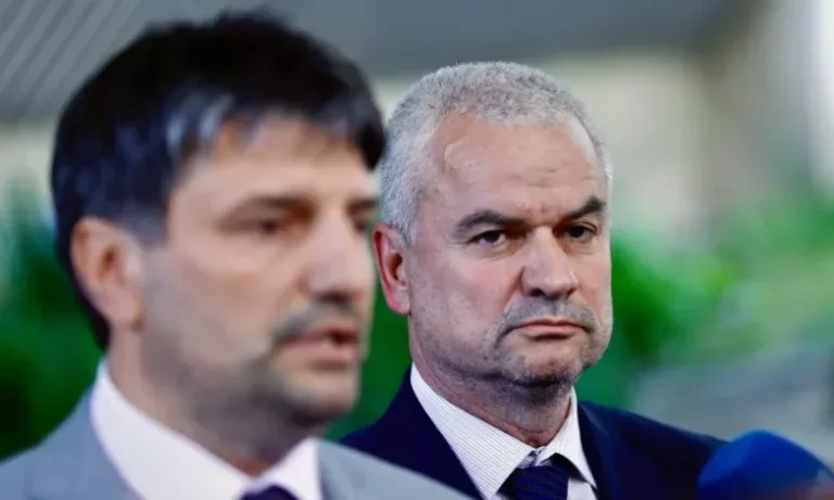 Началникът на Пето РПУ в София е бил задържан. Арестувани са и други полицаи