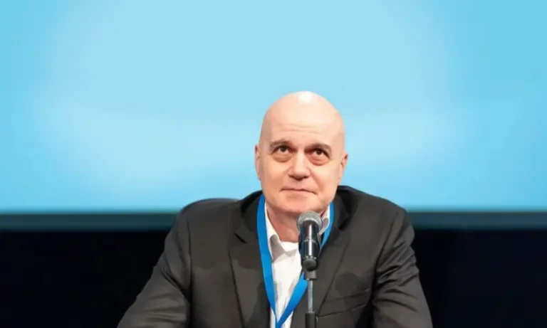 Слави Трифонов: Решението Бургас да бъде домакин едва ли е взето от Милена Милотинова, а от EBU