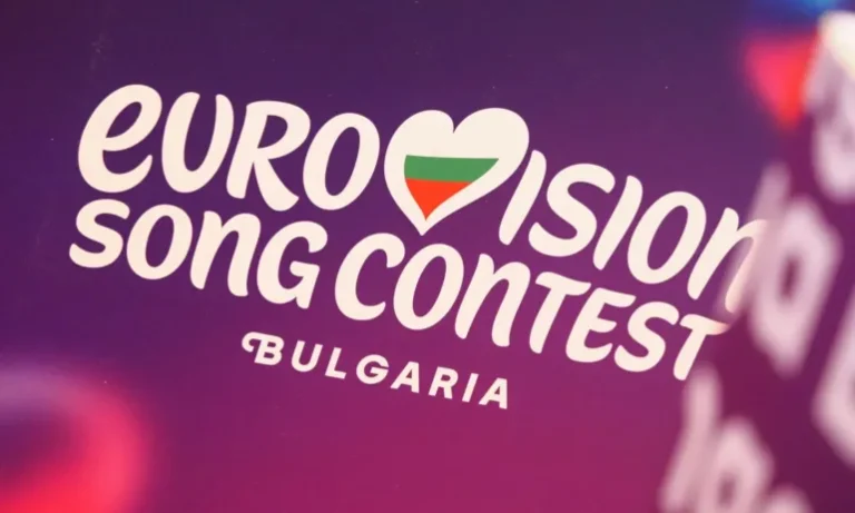 Розово фламинго влиза в битката за талисман на „Евровизия Бургас 2027“