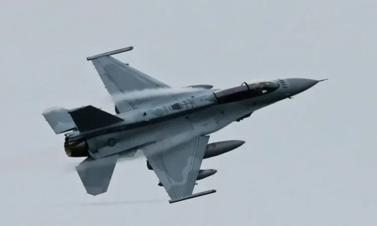 Румънски F-16 свалиха два руски дрона над Черно море